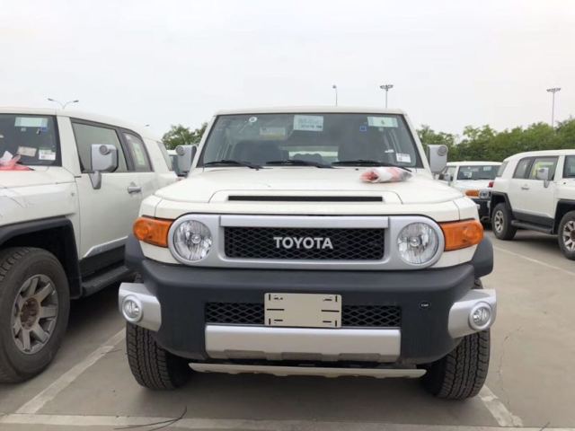 20款丰田FJ酷路泽到港 接受预定送装饰