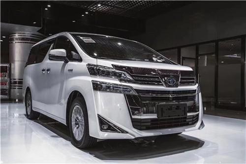 丰田埃尔法七座辉烨版性能配置升级