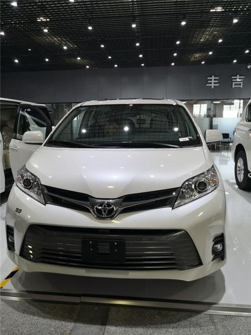 2020款加版丰田塞纳3.5两驱XLE现车多钱