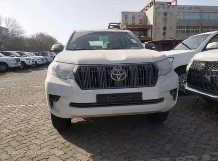 2020款丰田霸道2700 自由驰聘的越野勇士