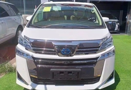 2019款丰田威尔法优惠分体前脸更为激进