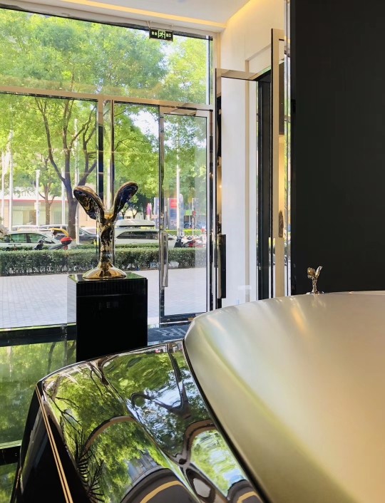 稀有双色劳斯莱斯库里南 价格立省30W