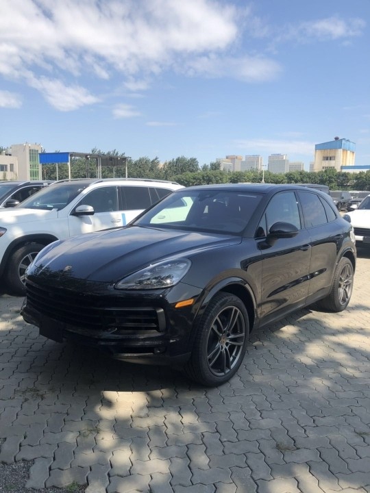 2021款保时捷卡宴现车可分期30万提回家