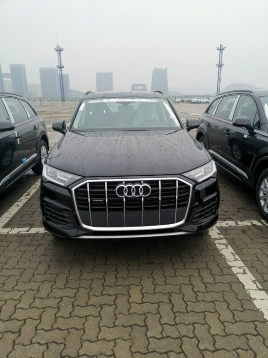 天津港21款奥迪Q7现车手续齐全国可按揭