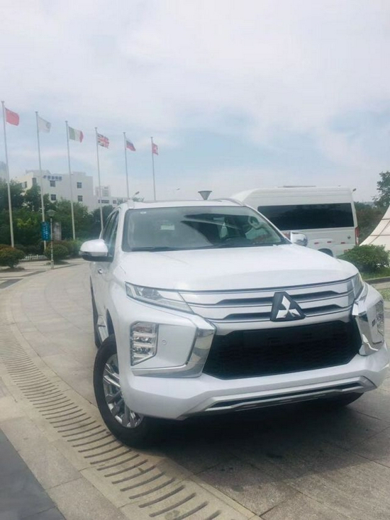 2019款三菱帕杰罗·劲畅 现车包牌包税