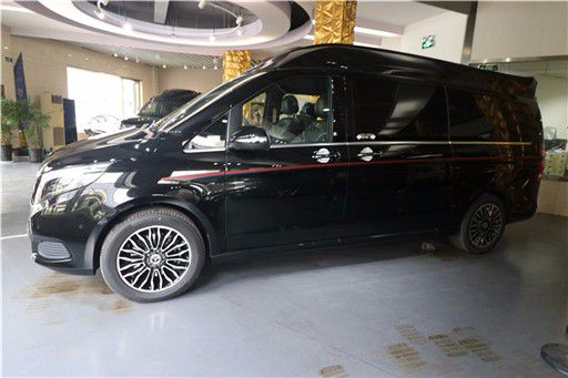 奔驰威霆改装报价答谢新老客户赠送豪礼