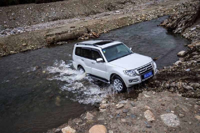 2019款三菱帕杰罗霸气回归现车优惠全国