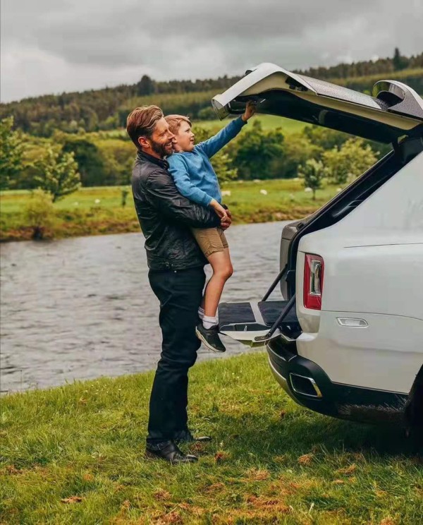 进口车劳斯莱斯巅峰SUV库里南现车降价