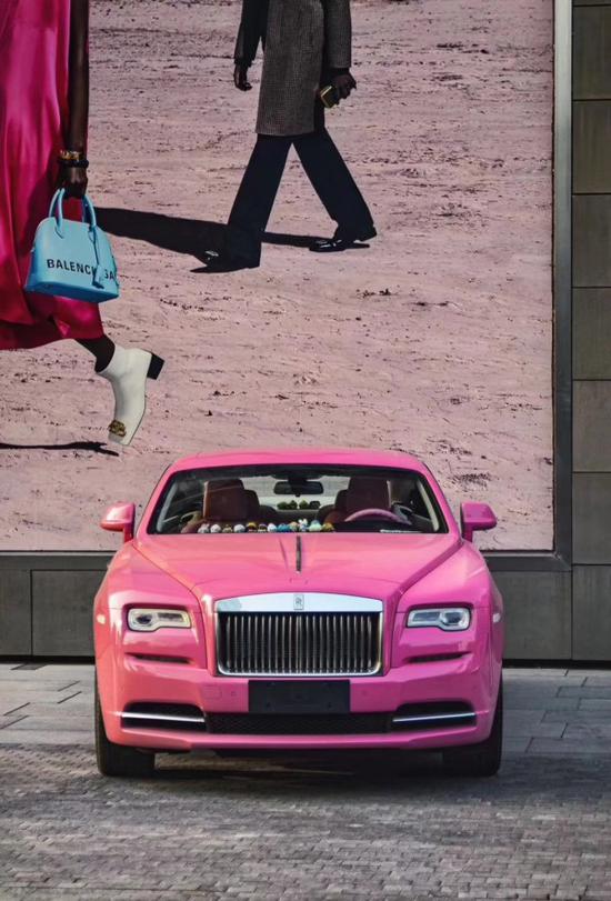 19款劳斯莱斯魅影粉色四座报价折扣多