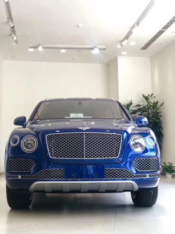 20款宾利添越报价 亮片蓝板球红大酬宾