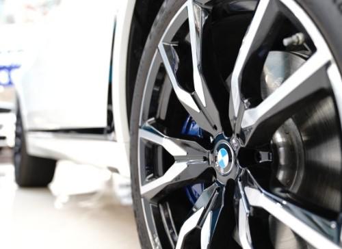 2020款宝马X7带有主动式进气格栅大酬宾