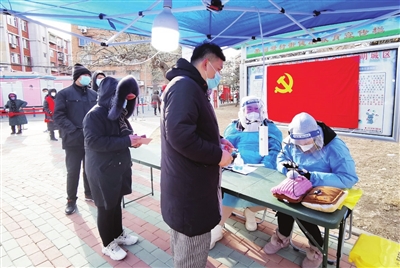 北辰区社区、村庄搭建临时的二次核酸筛查采样点，减少群众等候时间