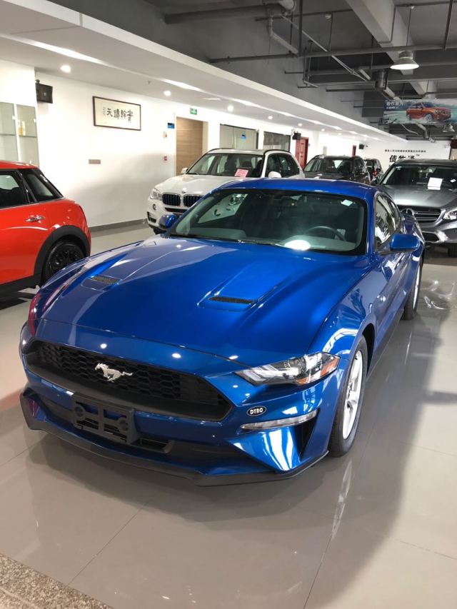 19款福特野马店内车型齐全 颜色手续齐