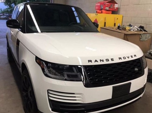 19款路虎揽胜行政版 撞色外观时尚大气