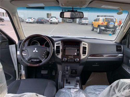 19款三菱帕杰罗V97严肃中不乏现代气息