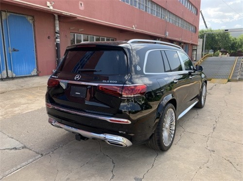 21款奔驰迈巴赫GLS600最新报价300万可售