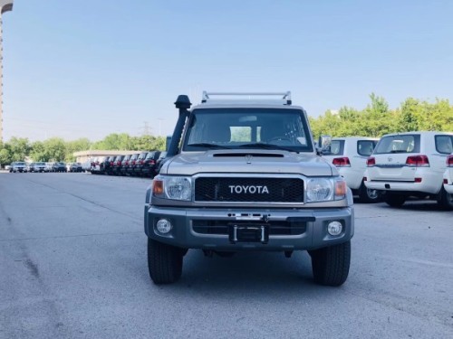 2019款丰田酷路泽LC76汽油越野SUV现车