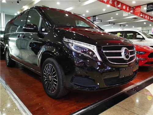 2019款奔驰V260豪华商务MPV展厅实拍图