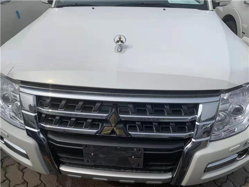 2019款三菱帕杰罗金标顶配 落地多少钱