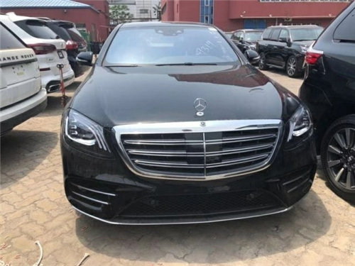 2019款奔驰S450奢华享受 简约时尚轿车