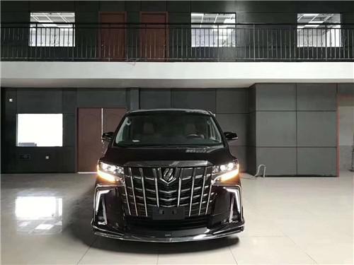 丰田埃尔法蒙娜丽莎天鹅奇缘黑白蓝汇聚