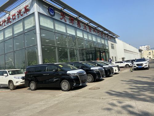 2022款丰田埃尔法黑色白色现车报价优惠