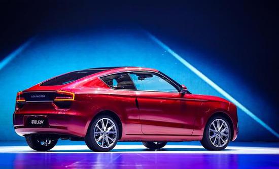 零跑,奋力踮脚向内张望的“局外人”