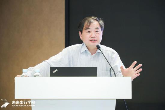 中国汽车技术研究中心资深首席专家周荣