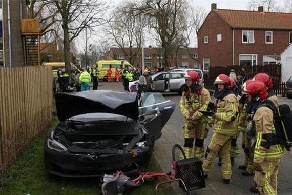 荷兰特斯拉Model S发生事故 被报与Autopilot相关