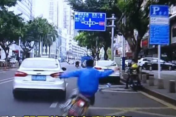视频：路怒症？深圳马路上演追逐戏码