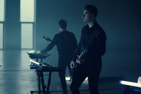 奥迪R8创意广告-声浪也能把歌唱