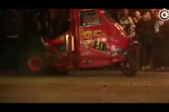 视频：够轻，悬架牛，三轮车也能玩漂移