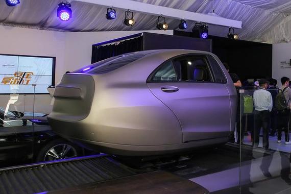 梅赛德斯-奔驰“安全星出行” 互动诠释技术