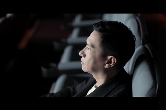 奥迪联手张家辉打造飞一般的公路追车