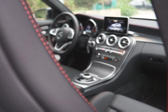 视频：对比试驾奥迪Audi S4 Avant vs 奔驰AMG C43 Estate