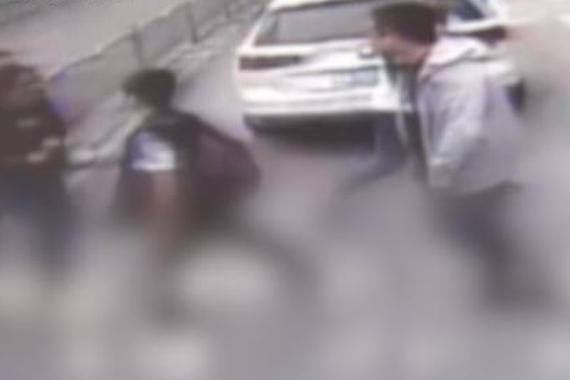 视频：男子路怒症别公交车 被众乘客暴揍！