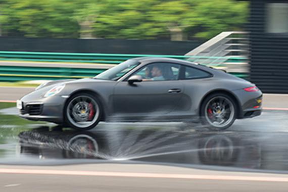 亚洲首家保时捷体验中心在上海开幕 为消费者提供场地及越野试驾的极致体验