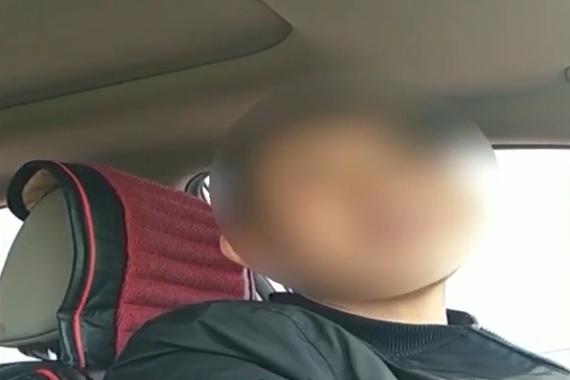 视频：网约车司机向女乘客要抱抱？