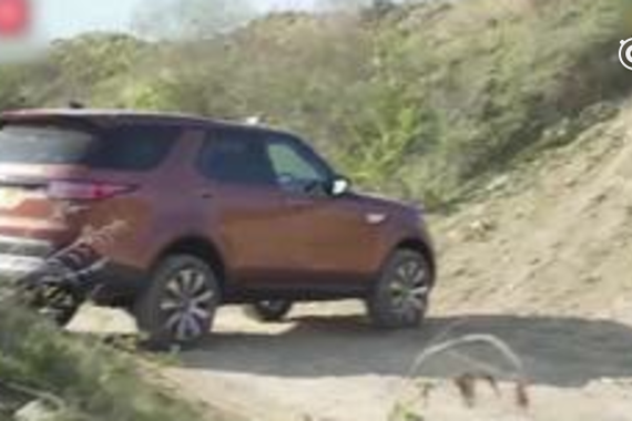 视频:路虎和丰田霸道谁更厉害