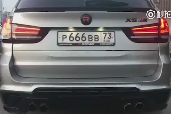 视频：哪个声浪最好听？宝马X5M vs 奥迪RS7