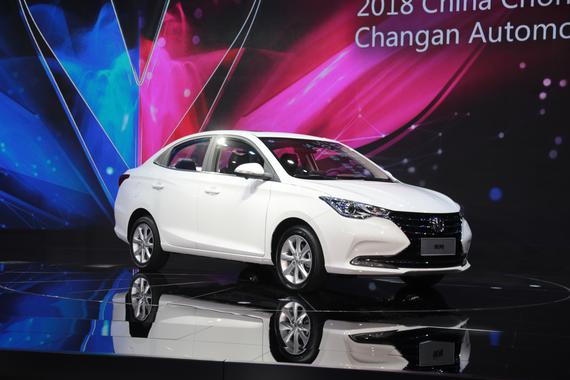 2018重庆车展：长安第三代悦翔正式亮相