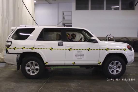 丰田4Runner追尾碰撞测试 够不够硬气？