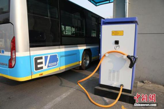 各省、区、市公共和私人充电设施保有量平稳增长