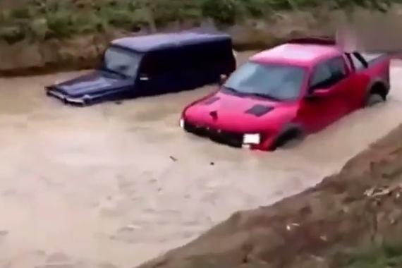 猛禽VS奔驰G级涉水比拼 谁被秒杀？