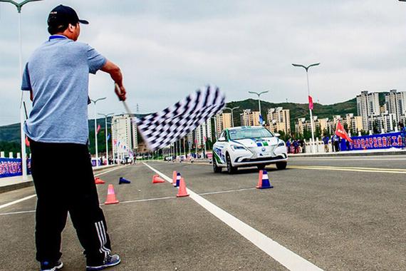 电动汽车也激情 第五届环青海湖电动汽车赛