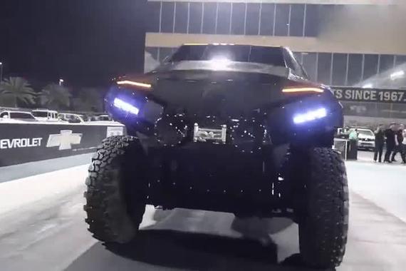 迪拜Devel Sixty 6X6超级越野车 六轮怪兽挑战奔驰G63