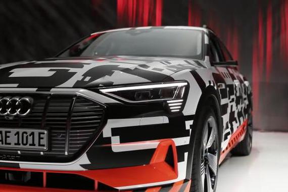 灯厂想变屏厂？奥迪首款量产电动车E-TRON