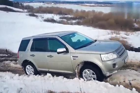 雪地冲坡 丰田普拉多vs路虎神行
