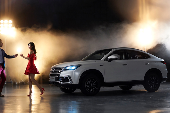 长安全新轿跑SUV CS85官图发布 采用溜背造型