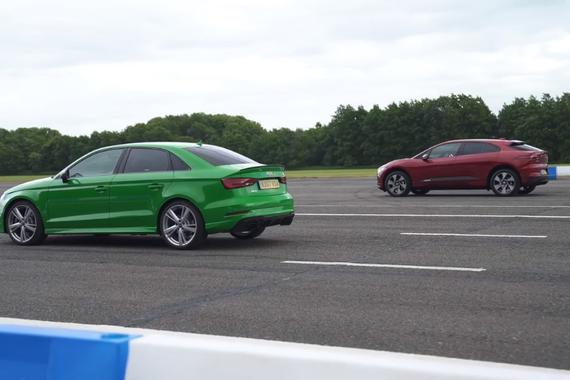 油电直线加速对比：奥迪RS3 vs. 捷豹I-Pace